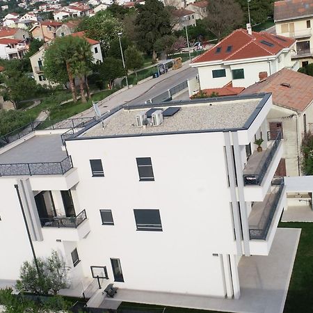 Apartmani Le-Lu Kaštela Eksteriør bilde