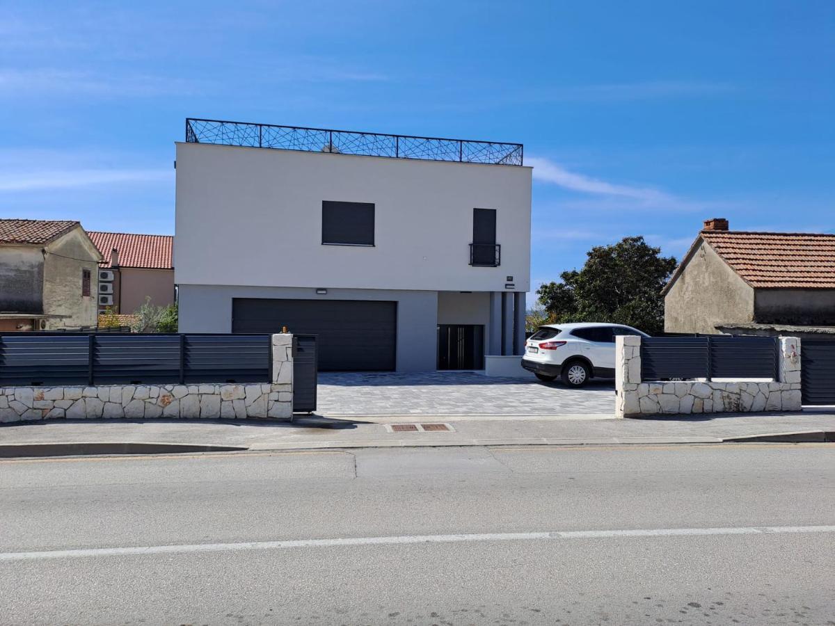 Apartmani Le-Lu Kaštela Eksteriør bilde