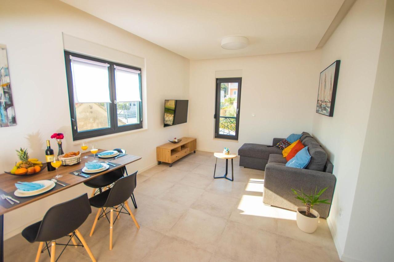 Apartmani Le-Lu Kaštela Eksteriør bilde