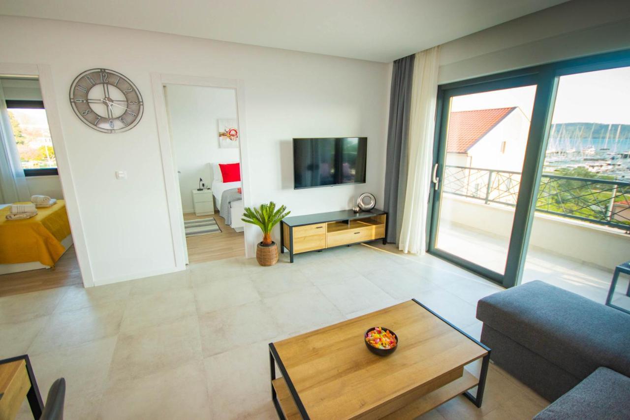 Apartmani Le-Lu Kaštela Eksteriør bilde